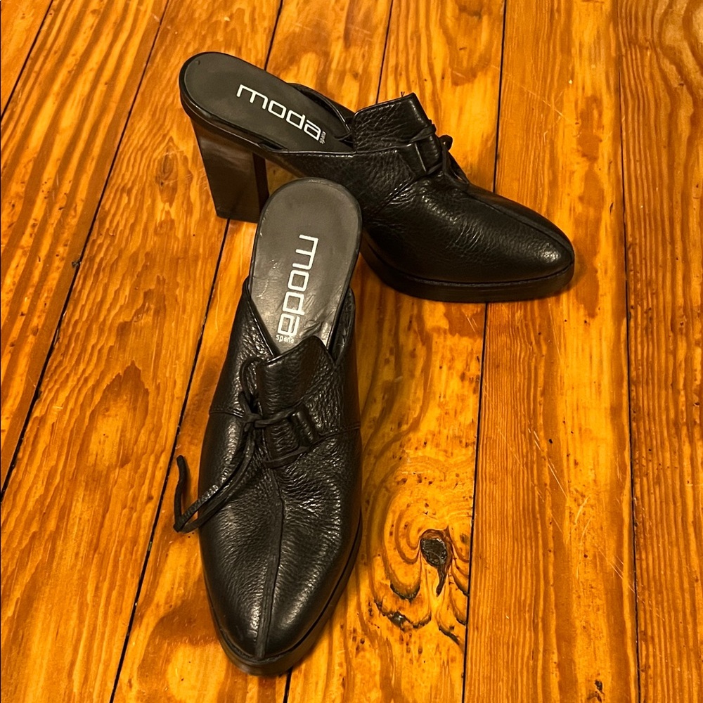 Moda Black Leather Mules